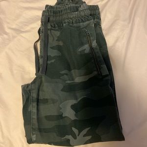 Artiza/ tna cargo camo pants